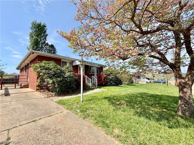 608 32nd Street, Vienna, WV - Photo 2