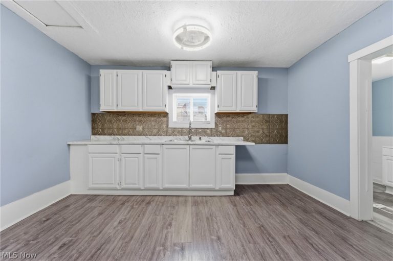 912 Essig Court, Canton, OH - Photo 8