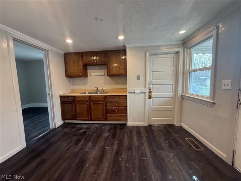 6715 Theota Avenue #DOWN, Parma, OH - Photo 5