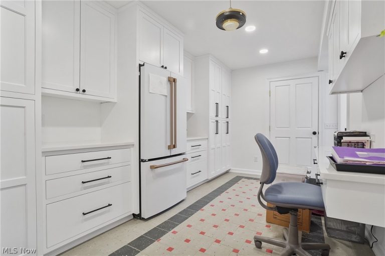 1322 Springhill Lane, Massillon, OH - Photo 8