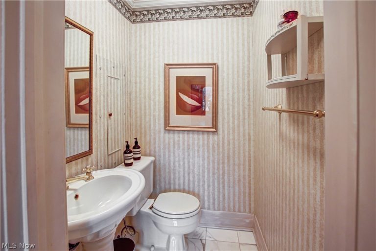 13715 Shaker Boulevard #1B, Cleveland, OH - Photo 8