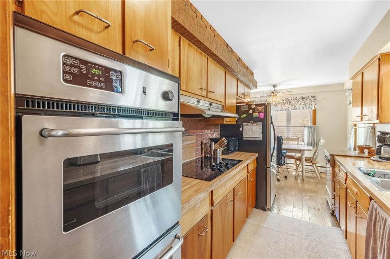 1280 Beechview Drive, Vermilion, OH - Photo 8