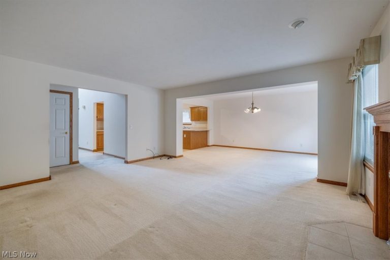 501 Falling Leaf Drive, Seven Hills, OH - Photo 4