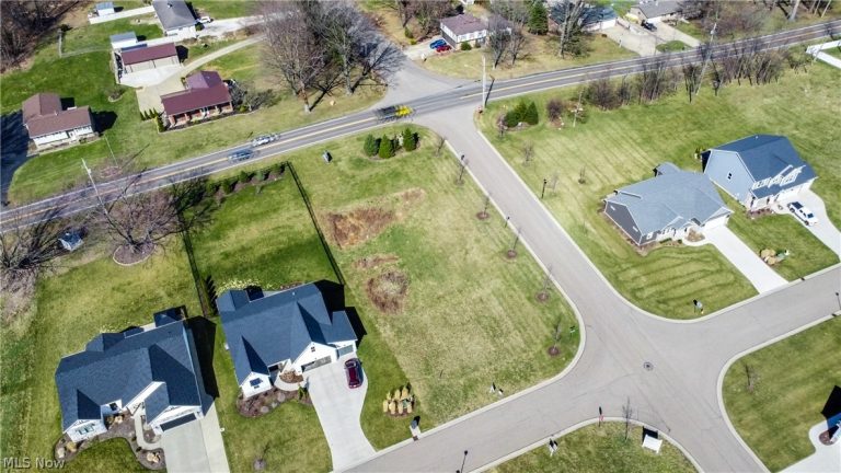 5677 Shadow Ridge Circle, North Canton, OH - Photo 2