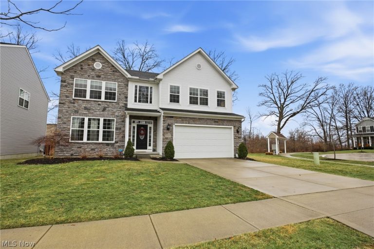 32895 Rebecca Lane, Avon Lake, OH - Photo 2