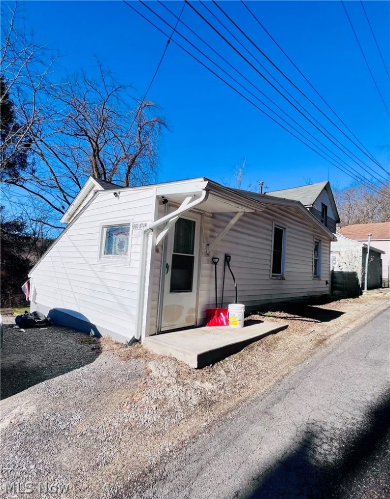 603 Utah Lane, Chester, WV, 26034