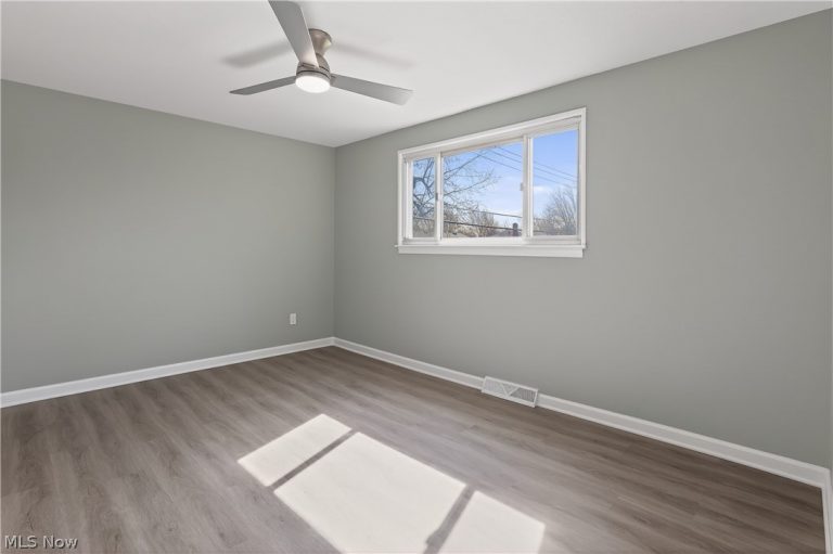 727 Fairwood Boulevard, Elyria, OH - Photo 6