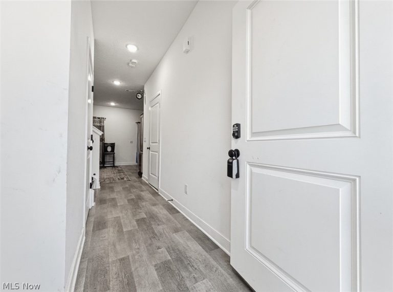 524 Auld Farm Circle, Akron, OH - Photo 6