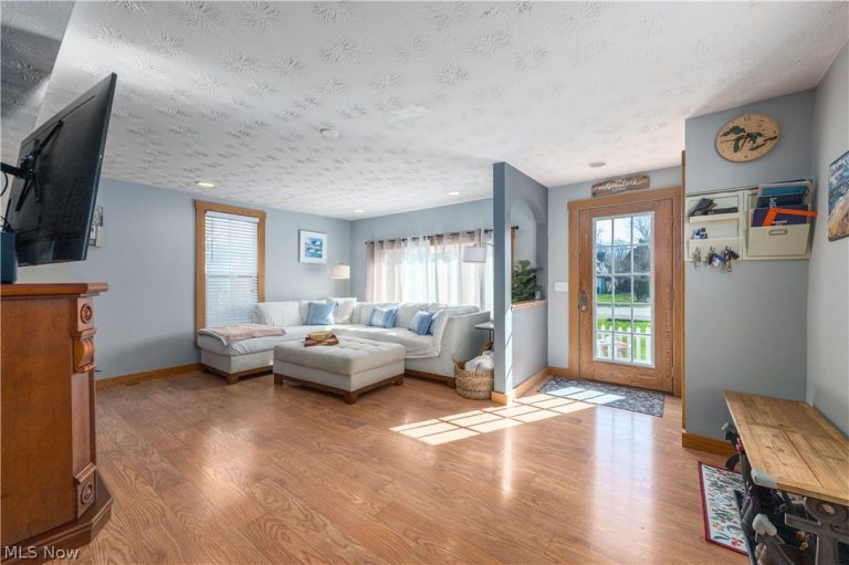 686 Perry Street, Vermilion, OH - Photo 6