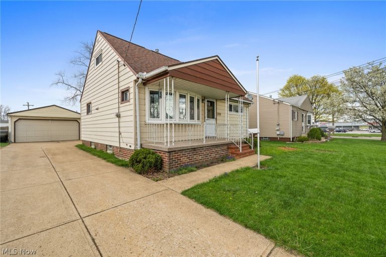 15268 Muskingum Boulevard, Brook Park, OH - Photo 2