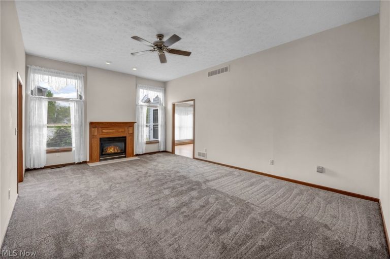134 Stonehedge Drive, Elyria, OH - Photo 5