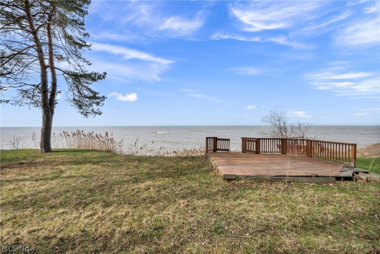 7639 Salida Road, Mentor on the Lake, OH - Photo 2