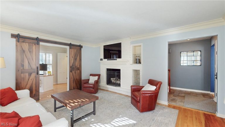 145 Greenbrier Drive, Chagrin Falls, OH - Photo 5