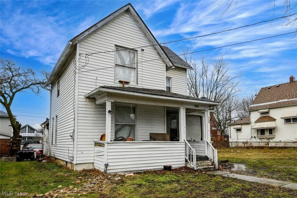 240 1st Street, Barberton, OH