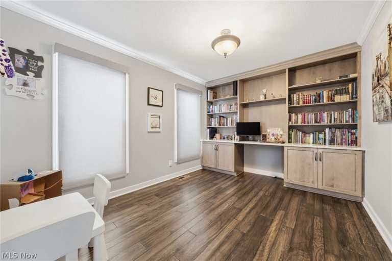 6625 Olde Stone Circle, Canton, OH - Photo 5