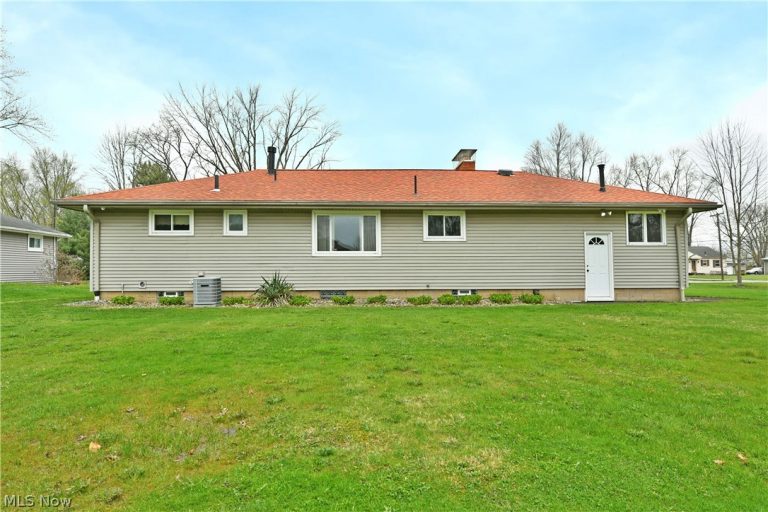 225 Durst Drive, Warren, OH - Photo 8