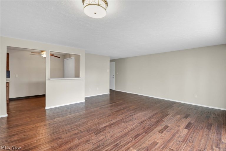 26195 Raintree Boulevard #B4, Olmsted Falls, OH - Photo 3
