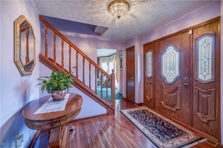 10037 Jamestown Drive, North Royalton, OH - Photo 2