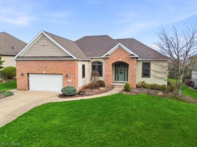 2253 Grimsby Street, North Canton, OH, 44720