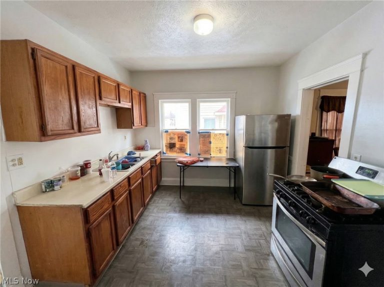 10112 Aetna Road, Cleveland, OH - Photo 2