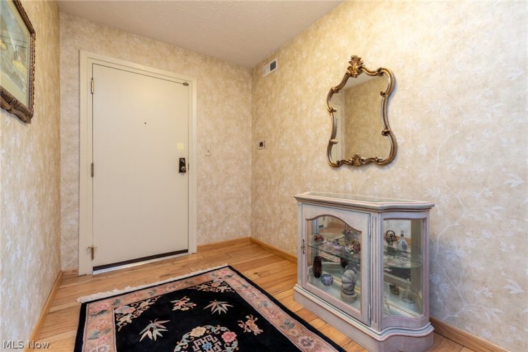 2202 Acacia Park Drive #2615, Lyndhurst, OH - Photo 2