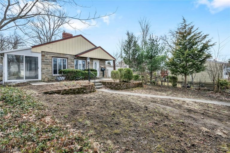 204 Grove Avenue, Cuyahoga Falls, OH - Photo 3