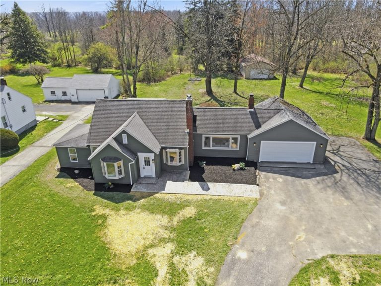 5606 Mount Everett Road, Hubbard, OH - Photo 2