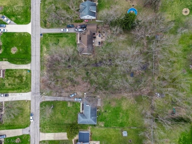 36870 Bauerdale Avenue, Avon, OH - Photo 8