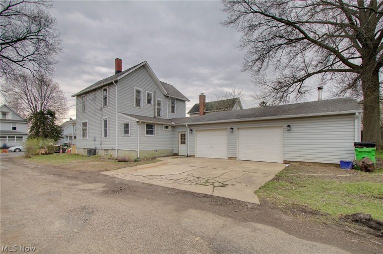 2135 Cherry Avenue, Alliance, OH - Photo 5