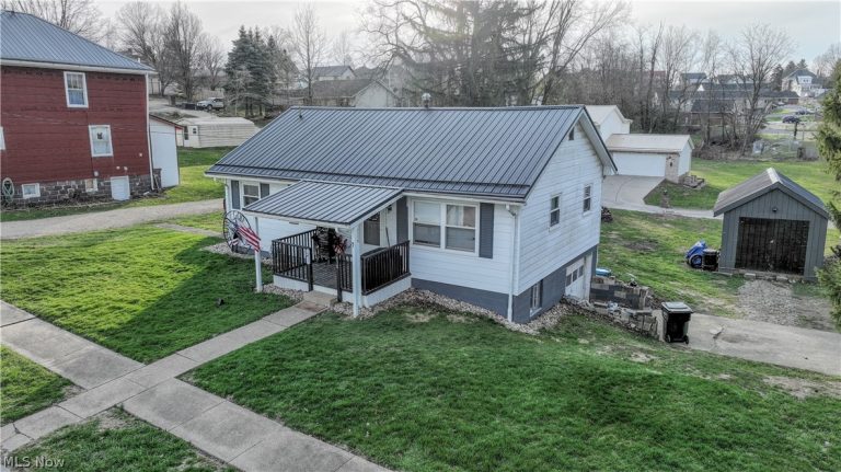 438 Lincoln Avenue, Barnesville, OH - Photo 2