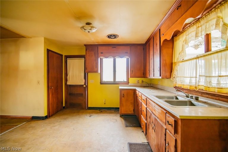 203 Clark Drive, Marietta, OH - Photo 6