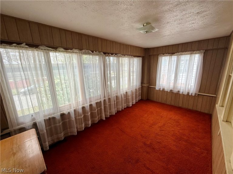 1375 Curtis Street, Akron, OH - Photo 8