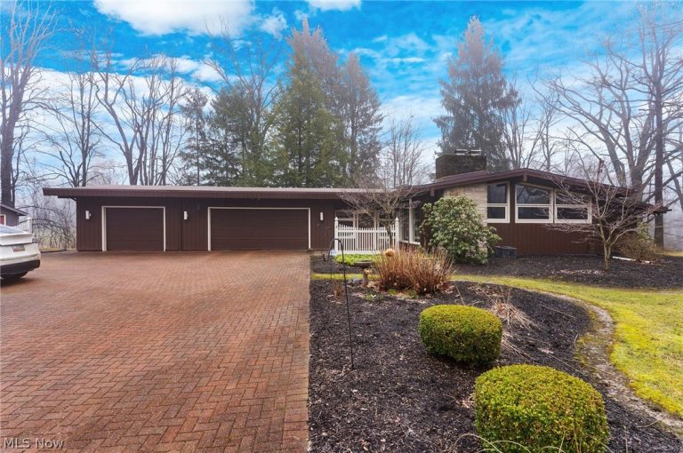 2479 Tibbetts Wick Road, Girard, OH, 44420