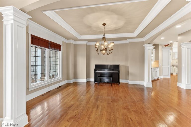 7565 Cottonwood Trail, Chagrin Falls, OH - Photo 6