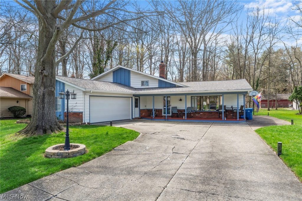27491 Linwood Circle, North Olmsted, OH