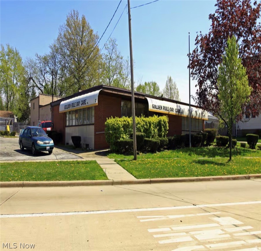 5117 Lee Road, Maple Heights, OH
