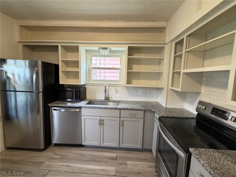 1859 Goleta Avenue, Youngstown, OH - Photo 3