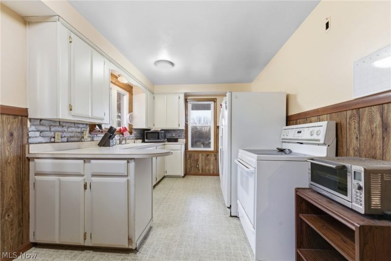 3363 Shepler Church Avenue, Canton, OH - Photo 6