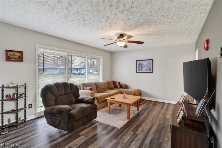 9924 Manorford Drive, Parma Heights, OH - Photo 8