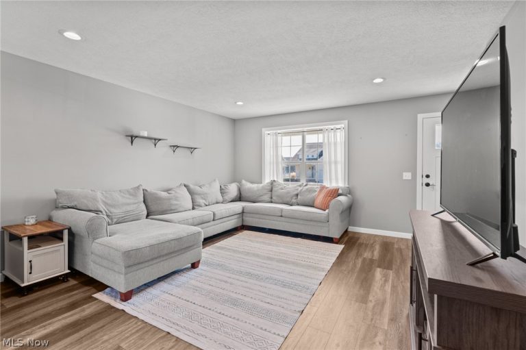 864 Liberty Court, Massillon, OH - Photo 6