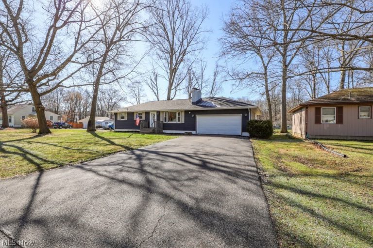 17997 Hillcrest Drive, Lake Milton, OH - Photo 4