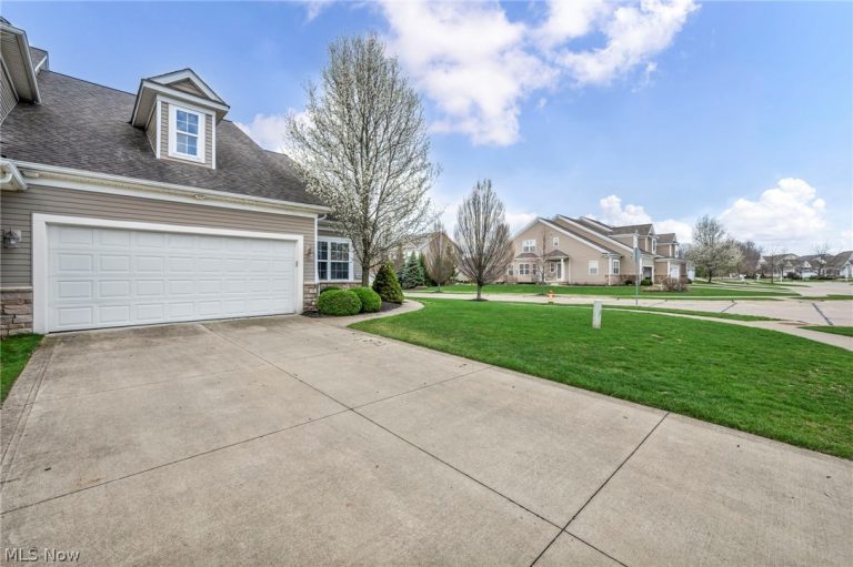 8330 Beaumont Drive, Mentor, OH - Photo 5