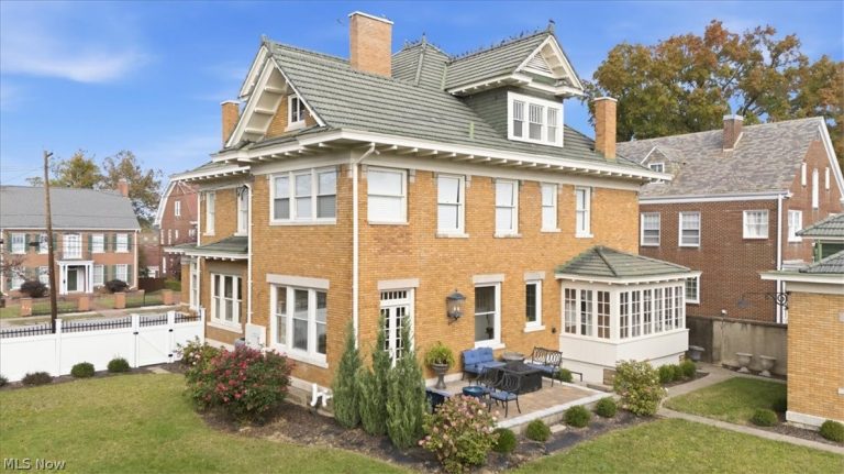 1358 Market Street, Parkersburg, WV - Photo 2