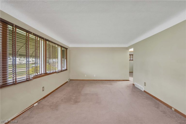1604 Empire Road, Wickliffe, OH - Photo 5