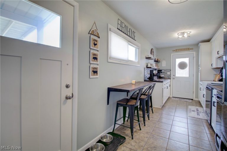 12123 National Drive, Grafton, OH - Photo 8