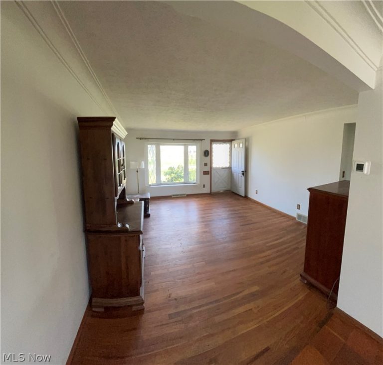 33500 Arthur Road, Solon, OH - Photo 3