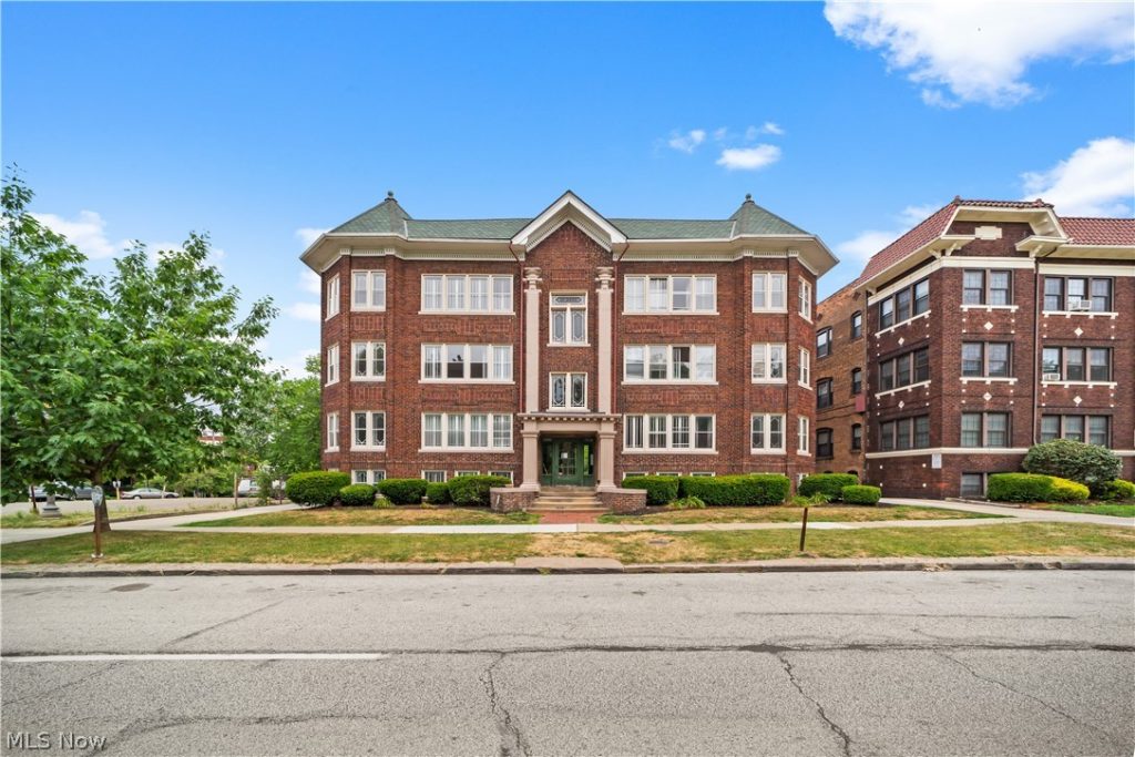 2729 Euclid Heights Boulevard, Cleveland Heights, OH