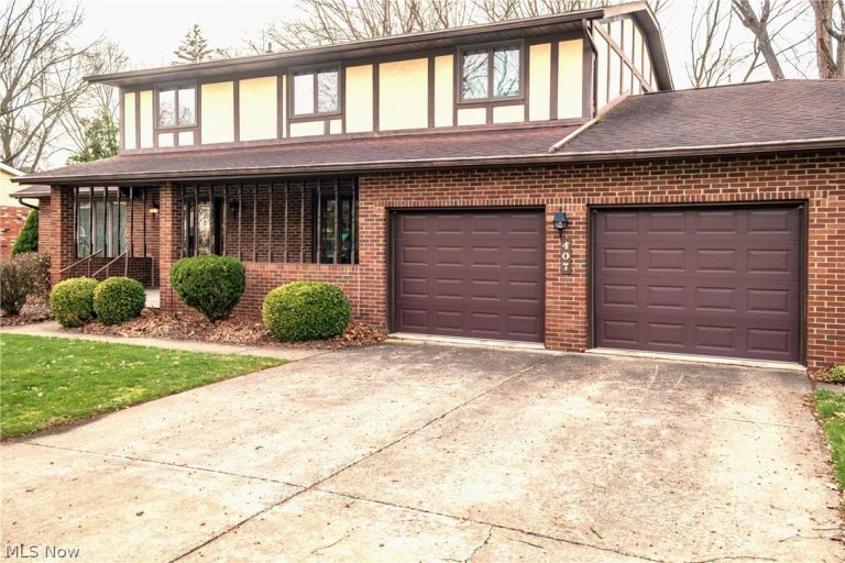 407 Eastbury Avenue, North Canton, OH, 44720