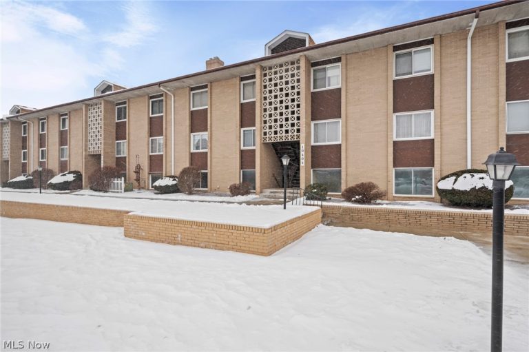 10436 Church Drive #202, Parma Heights, OH - Photo 3