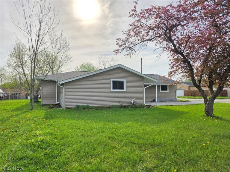 10306 Winthrop Road, Streetsboro, OH - Photo 2
